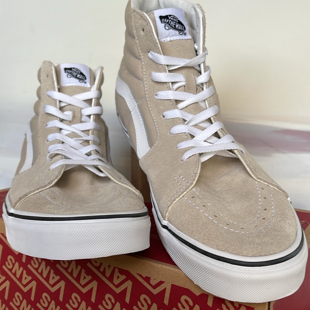 Vans Men’s Sk8-Hi
Color Theory French Oak
VN0005U9BLL
Sneakers - Picture 5 of 16